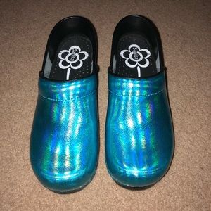 Sparking Blue Sanita Clogs